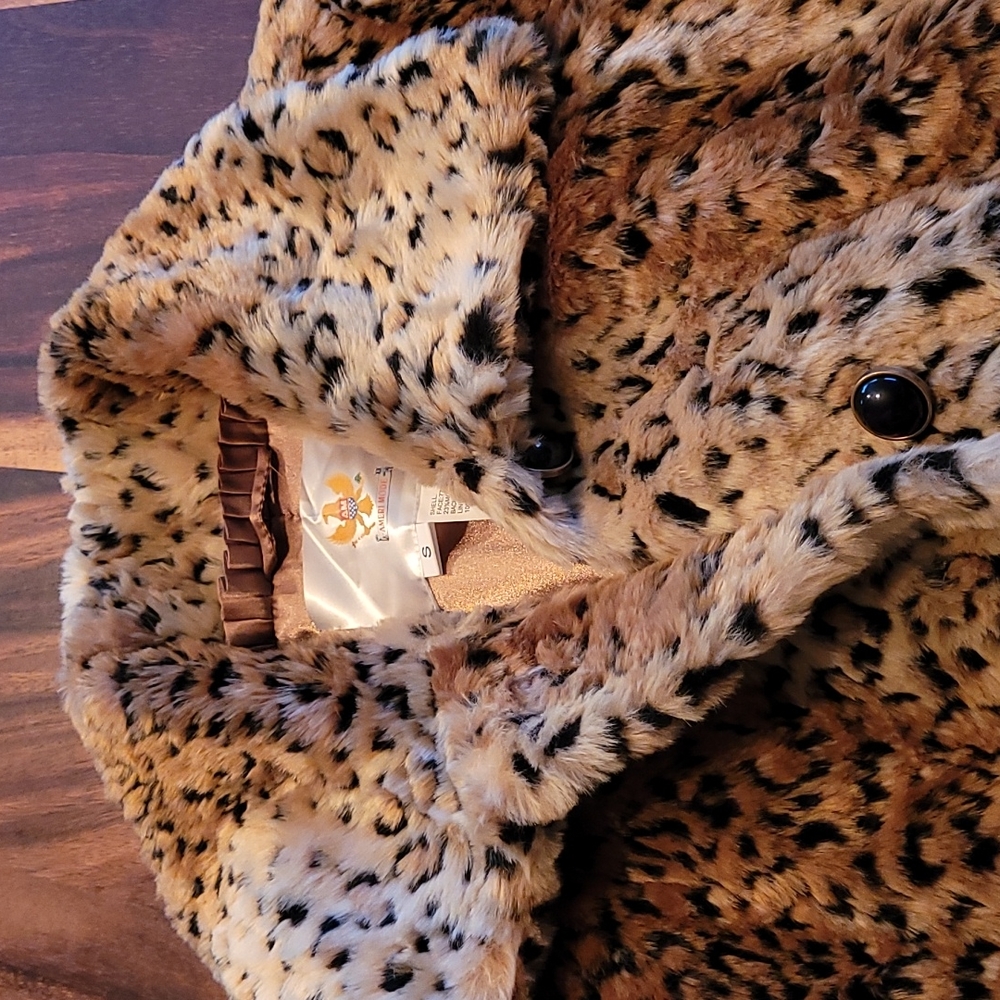 FAUX LEOPARD 🐆 FUR Long Coat.